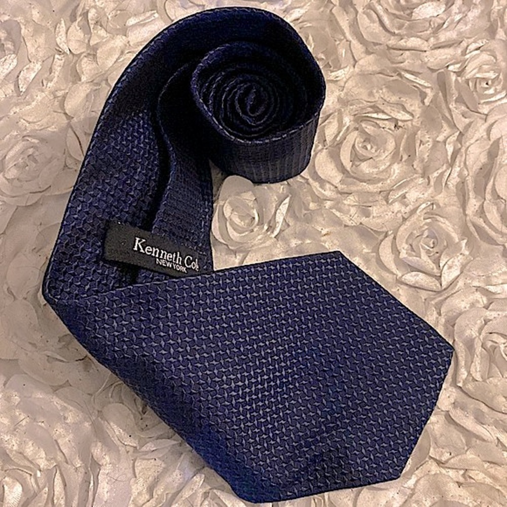 New Kenneth Cole mens silk navy blue tie